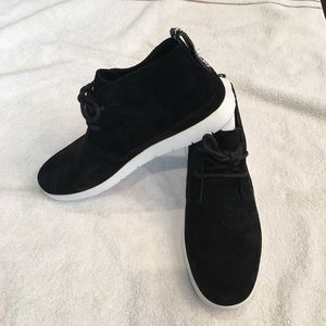 New Ugg chukka boot. Size 11.